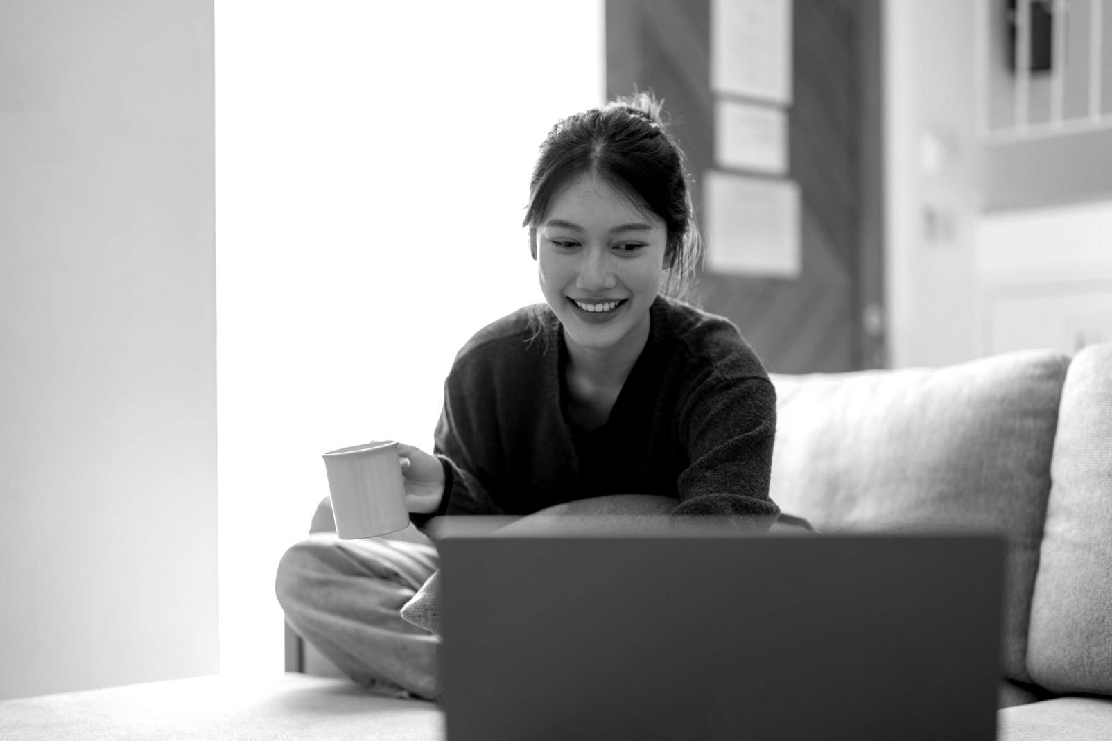 Interface utilisateur de notre plateforme financière montrant les tableaux de bord et outils d'analyse